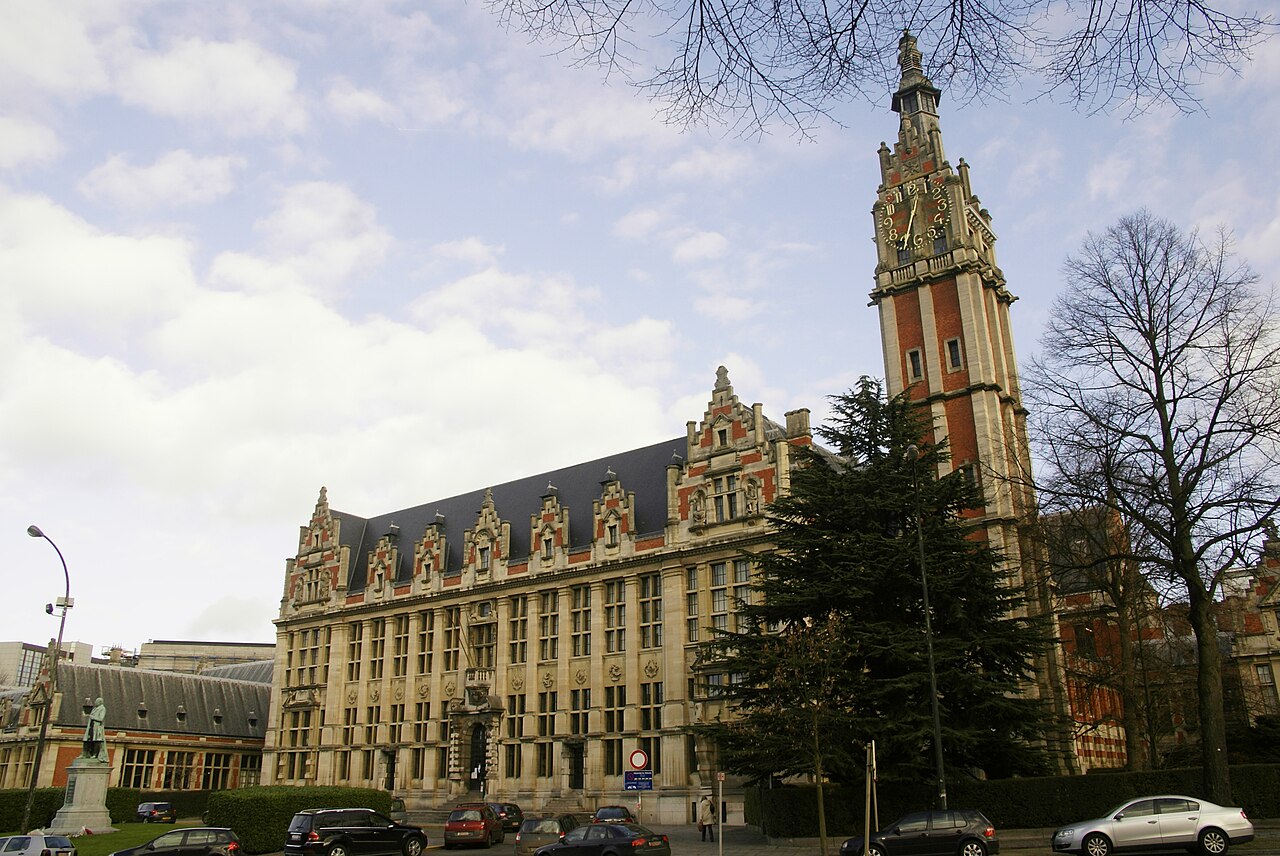 De klokkentoren en het hoofdgebouw van de ULB-campus Solbosch in Brussel